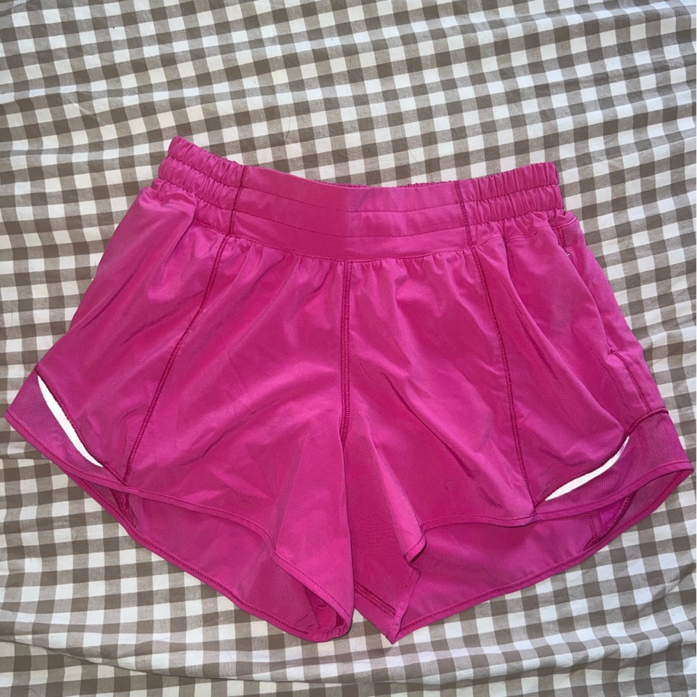 Lululemon Hotty Hot Shorts Mid-Rise 4 inch